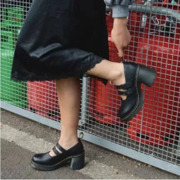 Dr. Martens Eviee Heeled Shoes in Black Sendal Leather Women's Size 6